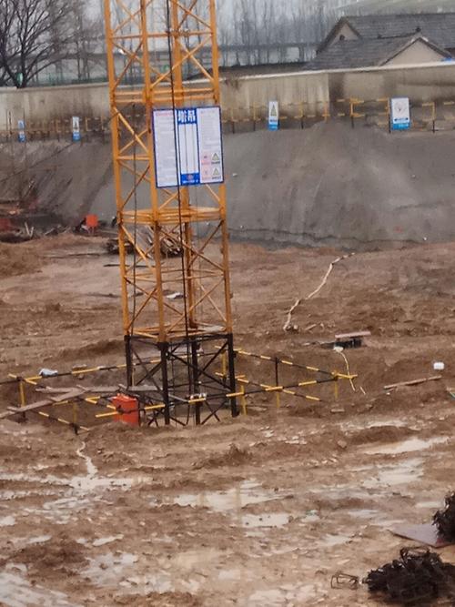 塔吊 #塔機租賃 三臺基礎已做好#加油干就完了