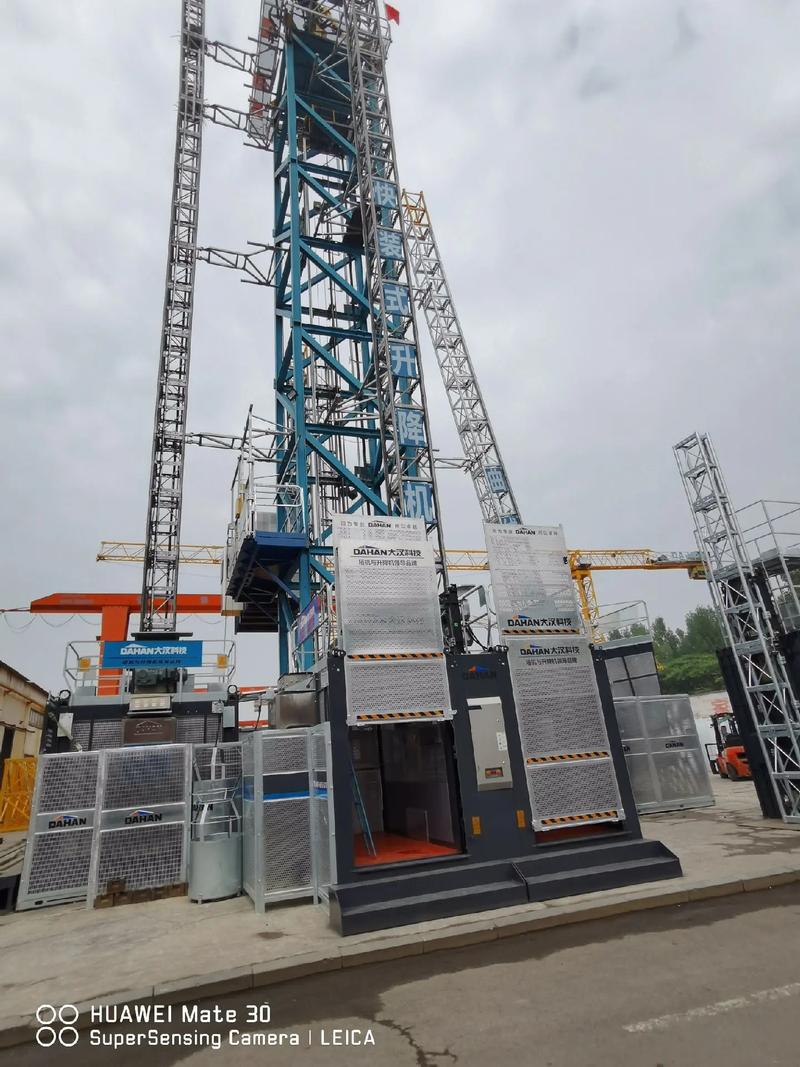 電梯、物料機與塔機租賃在工程建設中的關鍵作用